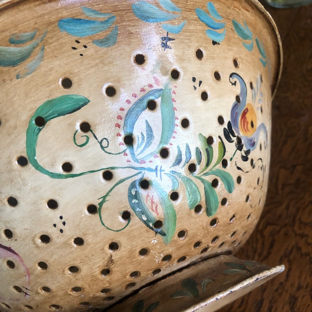 Farmhouse - Vintage Painted Colander-Folk Art - Picture 12 of 12